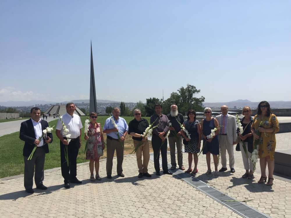Ֆրանսիացի համայնքապետերն այցելեցին Հայոց ցեղասպանության թանգարան-ինստիտուտ և ՄԱԿ-ի հայաստանյան գրասենյակ 