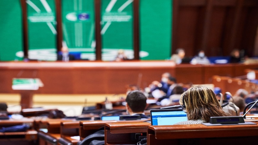 The Congress invites the governments to continue the decentralisation process and to further harmonise the legislation on the division of responsibilities between central and local authorities