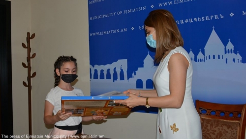 The winners of the contests organized during EU Sustainable Energy Week were awarded by the head of community Diana Gasparyan