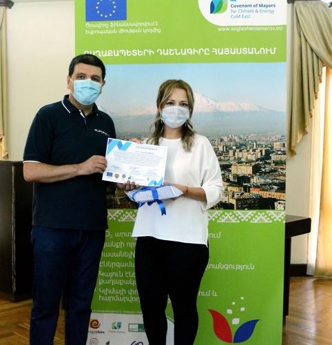 Awarding prizes to winners of online competitions organized within the framework of the EU Sustainable Energy Week in Armenia in Abovyan
